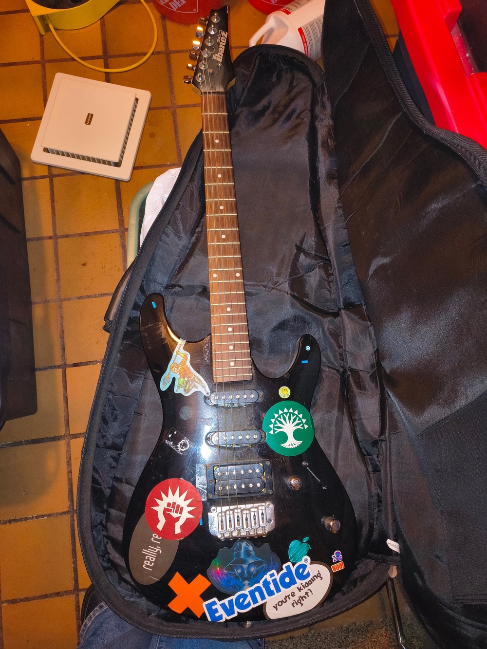 2011 ibanez gio black electric guitar
